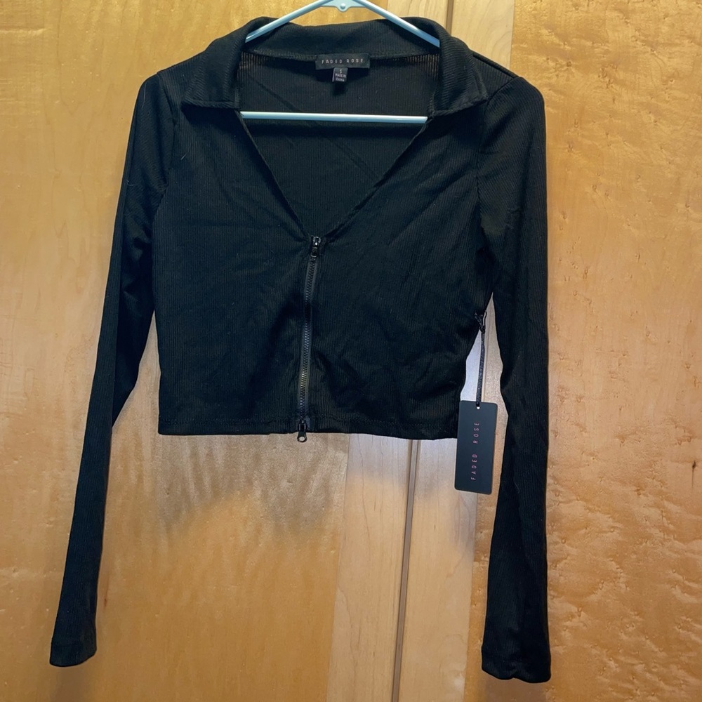 NWT Faded Rose Black women’s size small long sleeve crop top